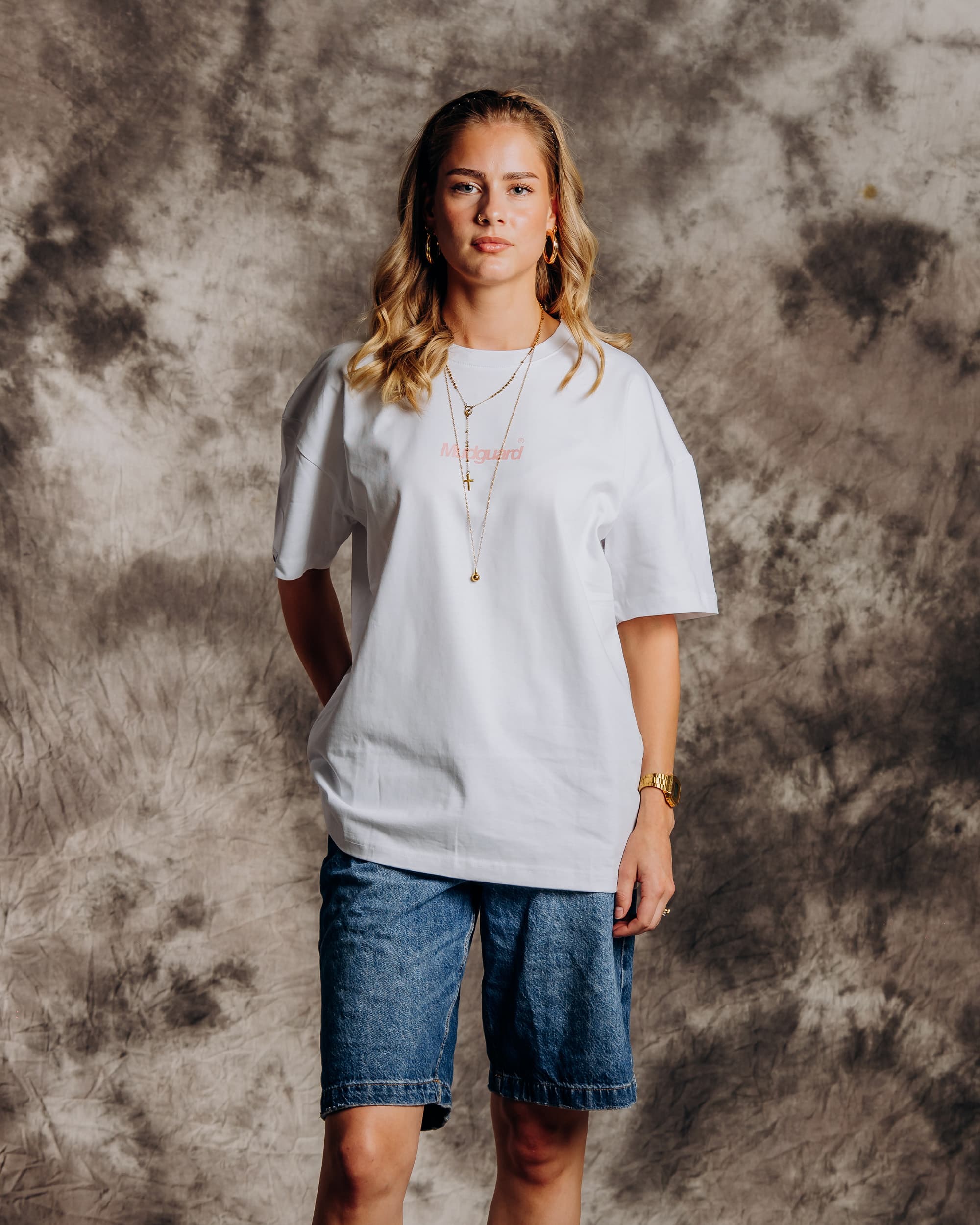 Mudguard Familia Tee oversized white t shirt front view on model