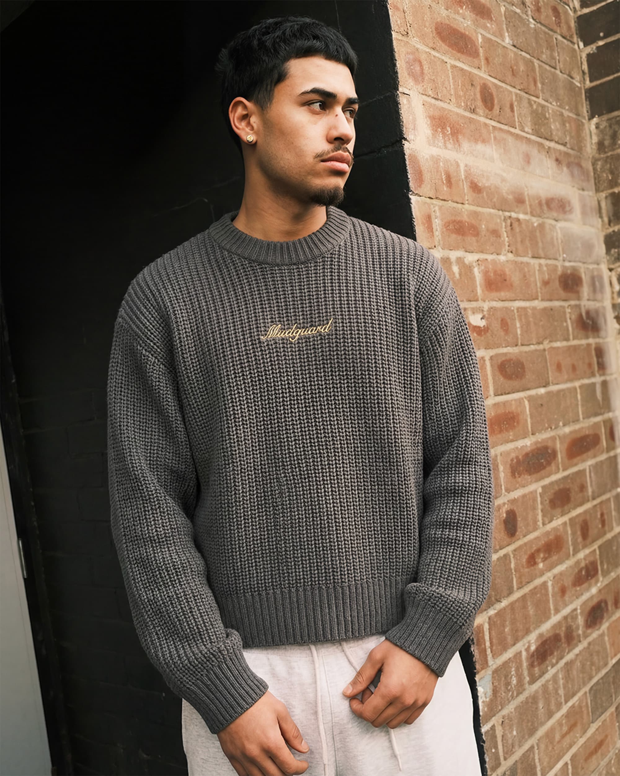 Mudguard dark knit sweater front