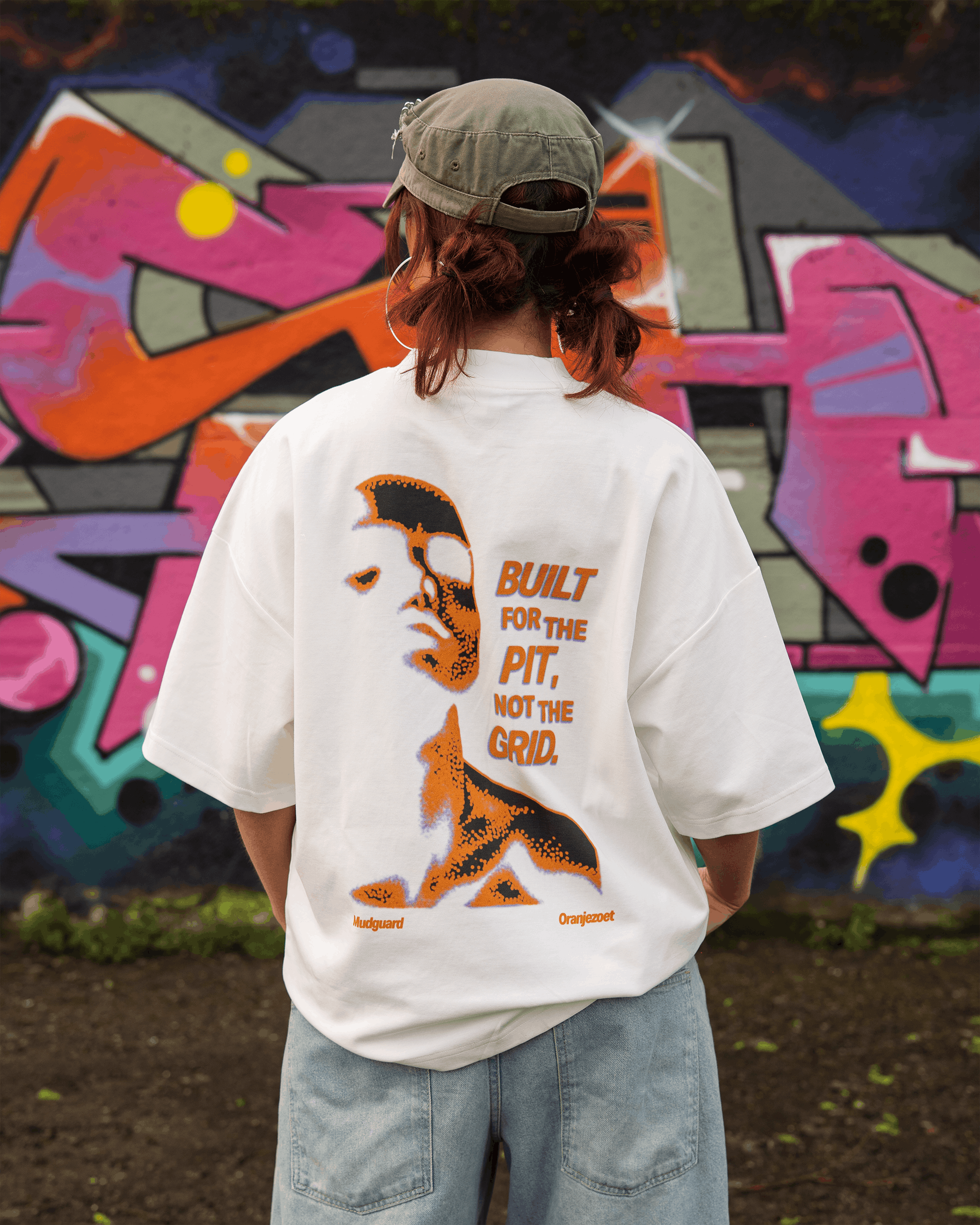 Mudguard x Oranje Zoet x Ploegendienst – BUILT FOR THE PIT Tee-3