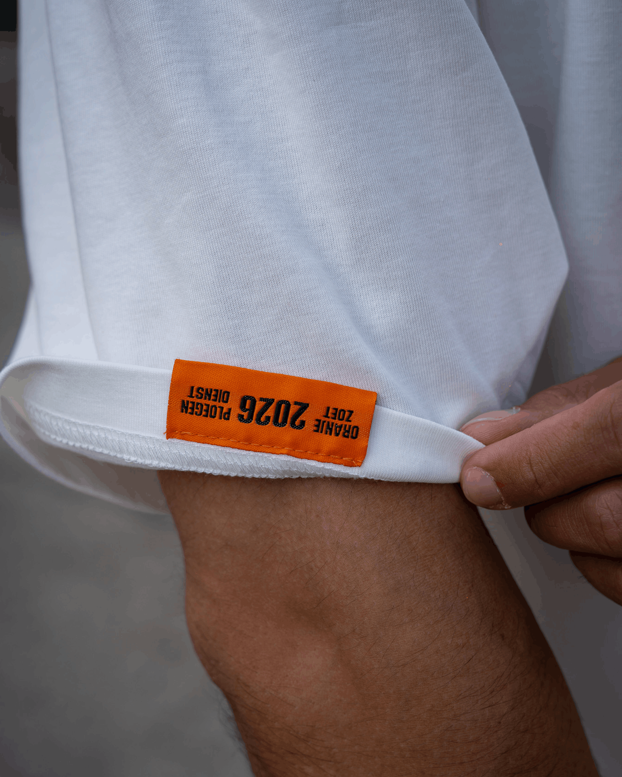 Mudguard x Oranje Zoet x Ploegendienst – BUILT FOR THE PIT Tee-5